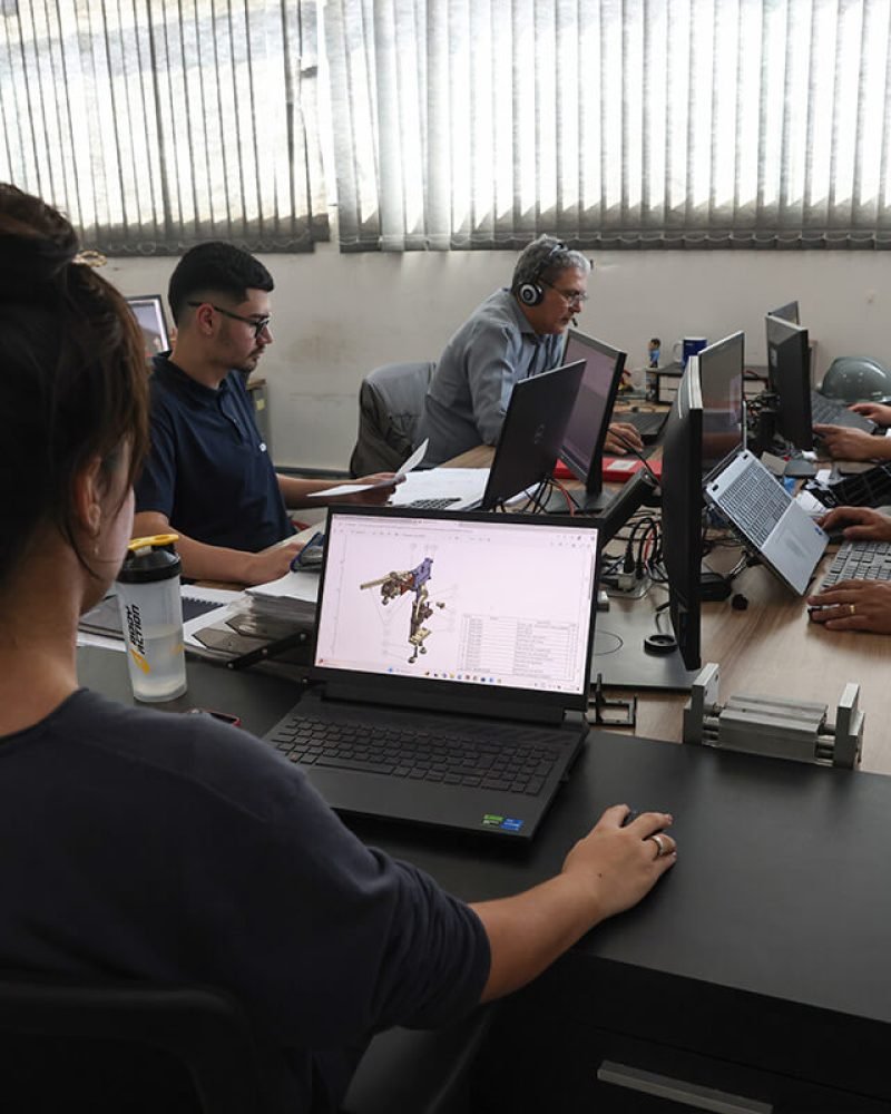 emax automacao mao de obra especializada